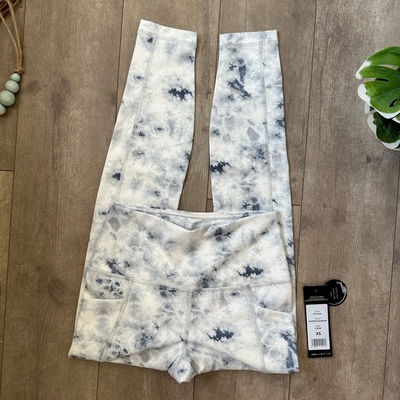 New Yogalicious Women’s Frosted Tie-Dye Lux High Rise Leggings Size XS - Picture 14 of 16